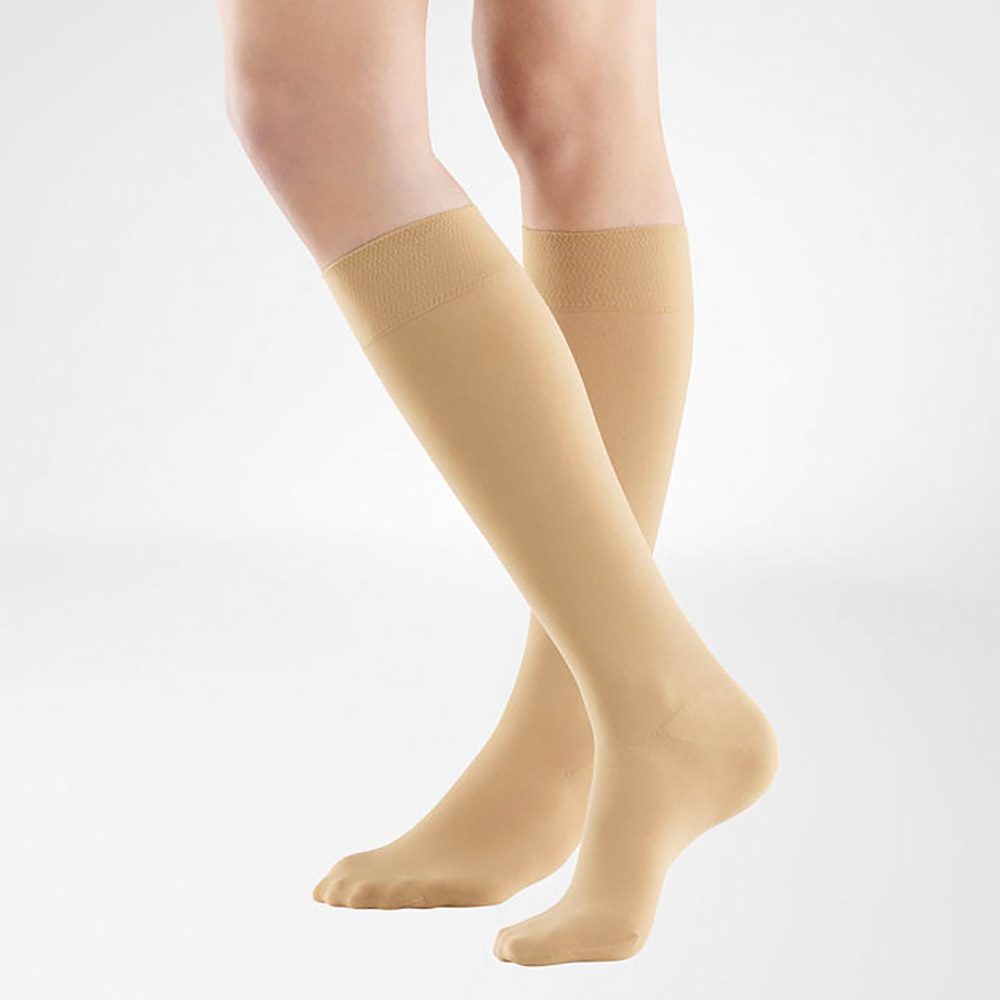 VenoTrain knee-high compression stockings provide long-term medical effectiveness, excellent wearing comfort and great looks.